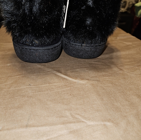 Isotoner Signature Woodlands Memory Foam Indoor/Outdoor booties with Aztec print - Picture 3 of 11